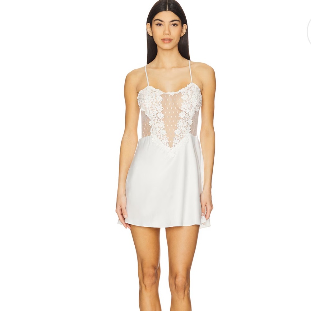 Flora Nikrooz Showstopper Chemise in Ivory